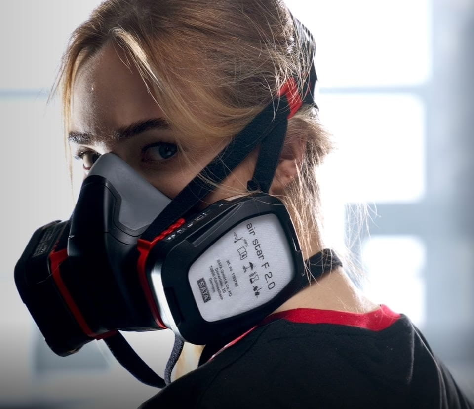 90440-SATA-aristar-F2.0-hubsche-Frau_1920x1920