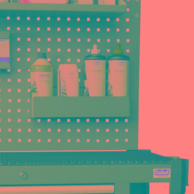 Colad: Store your 1-litre bottles neatly and conveniently