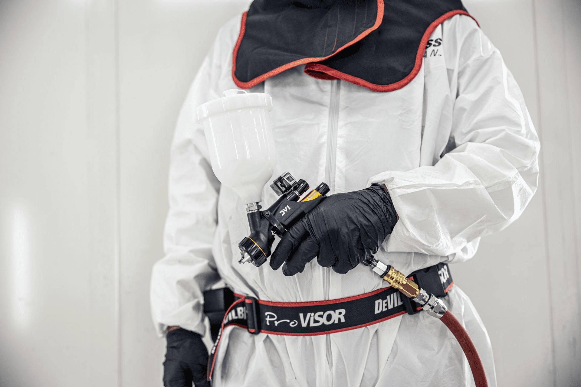 DeVilbiss DV1 Clearcoat spray gun in matte black