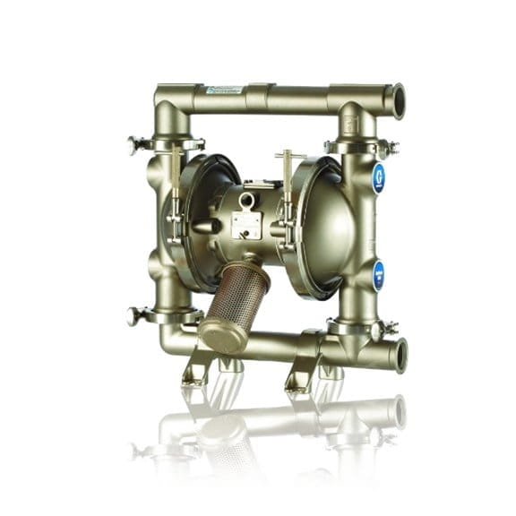 Pompe à double membrane pneumatique SaniForce 1590 S/S avec raccord Sanitary Clamp, corps central et sièges en acier inoxydable, joints toriques en PTFE, billes en CR lestées et membranes en Santoprène.